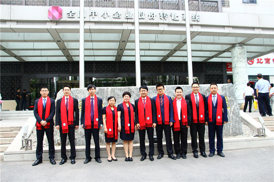 哈爾濱奧松機(jī)器人科技股份有限公司(證券簡稱:奧機(jī)器人,證券代碼:836965),作為中國最早一批致力于教育化機(jī)器人和智能電子開源硬件研發(fā),普及和推廣的高新技術(shù)企業(yè),于2016年6月3日在北京市西城區(qū)金融大街金陽大廈舉行了隆重的新三板掛牌儀式,標(biāo)志著中國機(jī)器人創(chuàng)客教育行業(yè)第一股,今天正式通過全國中小企業(yè)股份轉(zhuǎn)讓系統(tǒng)中心的平臺,走進(jìn)了社會各界及廣大投資人的視野。